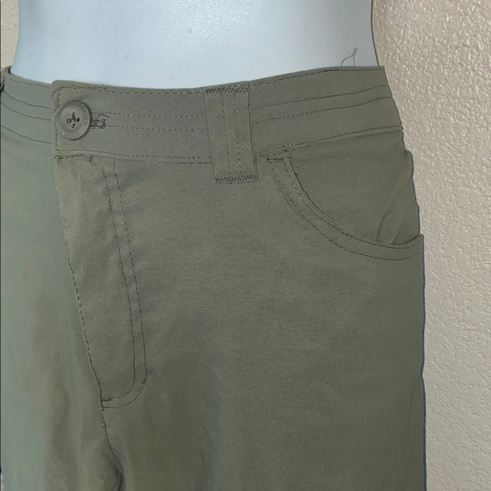 Not For Sale. EDDIE BAUER Olive Green Casual Cropped Pants. 16